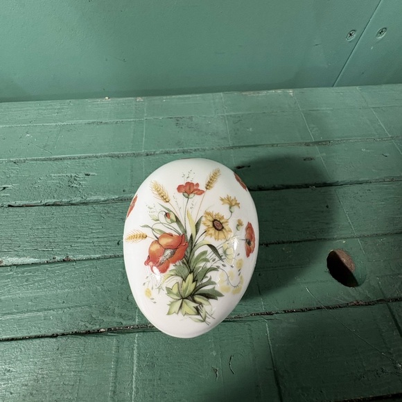 Lefton Egg Shaped Trinket Dish With Floral Motif - Picture 2 of 10